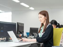 100%自社サービスのWebエンジニア【リモートワークOK・フレックスタイム制◎】